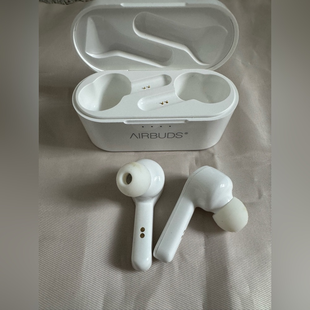 •AIRBUDS• Wireless headphones only used once